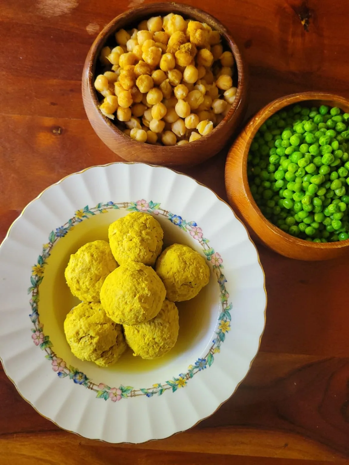 Bright plates — Fresh food